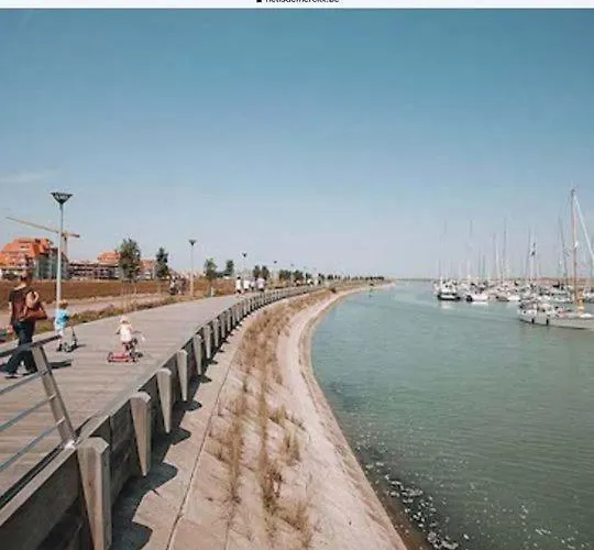 Duplex Met Zwembad Neoportus Apartman *